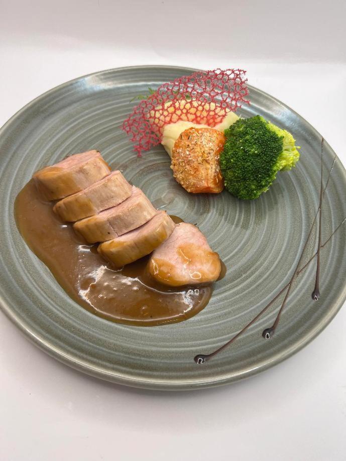 Logis Hotel La Bergerie Hotel 3 Etoiles Restaurant Savoureux Saint-Pierre-Lafeuille Ngoại thất bức ảnh