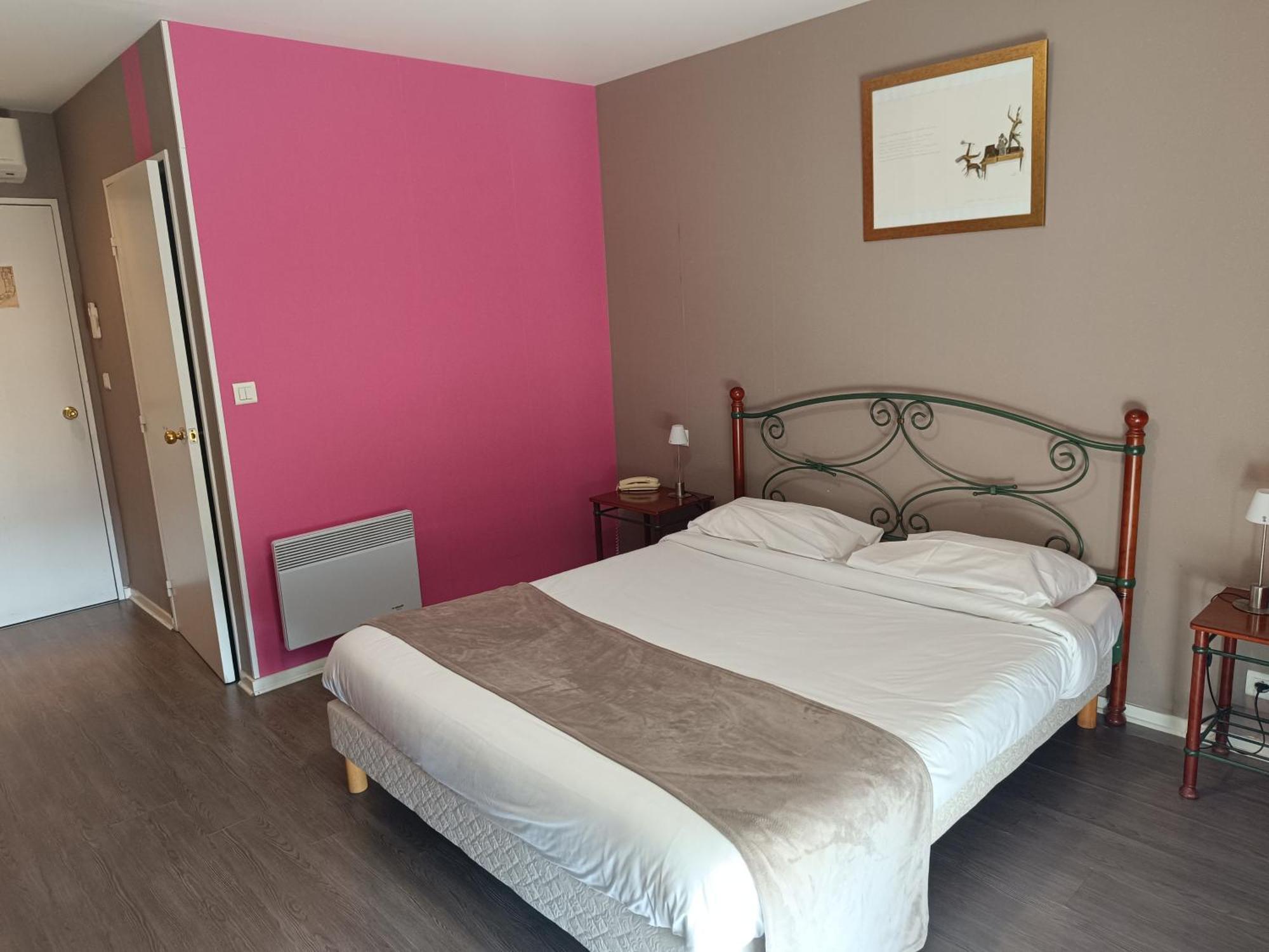 Logis Hotel La Bergerie Hotel 3 Etoiles Restaurant Savoureux Saint-Pierre-Lafeuille Ngoại thất bức ảnh