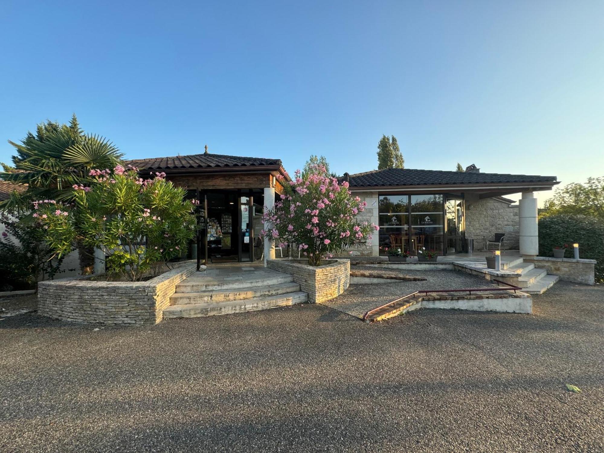 Logis Hotel La Bergerie Hotel 3 Etoiles Restaurant Savoureux Saint-Pierre-Lafeuille Ngoại thất bức ảnh